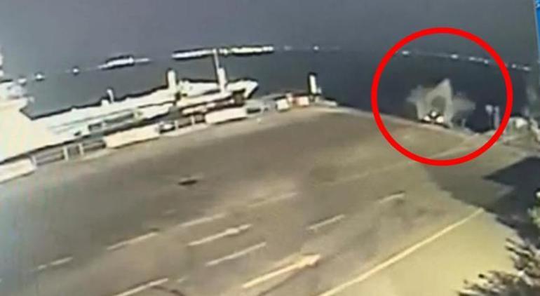 Aracıyla feribota binerken denize uçtu! Sürücü böyle kurtarıldı