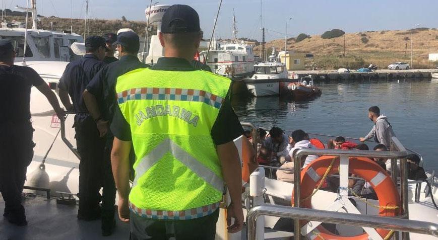 Kaptanı alkollü çıktı! Teknede 25 kaçak göçmen yakalandı