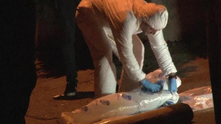 Mumya gibi! İstanbul’da halı içinden ceset çıktı