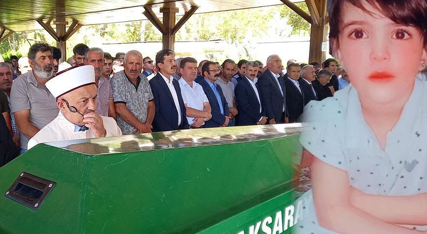 Kanepenin altında yanarak can vermişti! Minik Cihan toprağa verildi