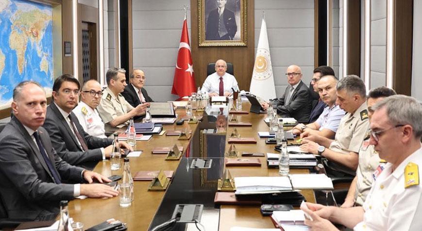 Yaşar Güler, birlik komutanları ile görüştü