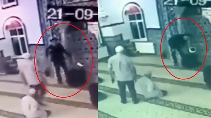 Camiye ayakkabılarıyla girip namaz kıldıran imama bağırdı!
