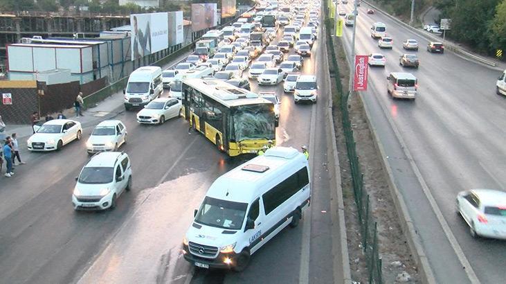 Kadıköy’de trafiği kilitleyen kaza! 2 şerit kapatıldı