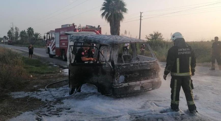 Araç yandı sahibi bırakıp evine gitti!