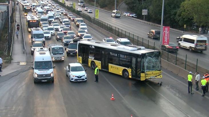 Kadıköy'de trafiği kilitleyen kaza! 2 şerit kapatıldı