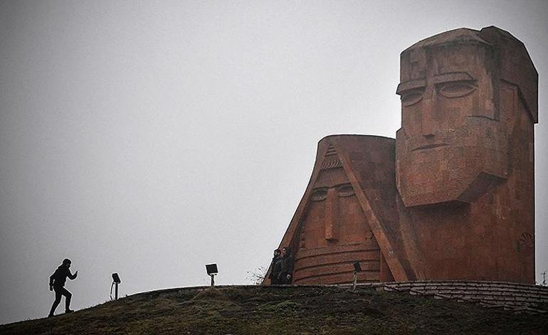 Karabağ'daki ayrılıkçı rejim paramparça! Dünya medyası: Ani bir son!