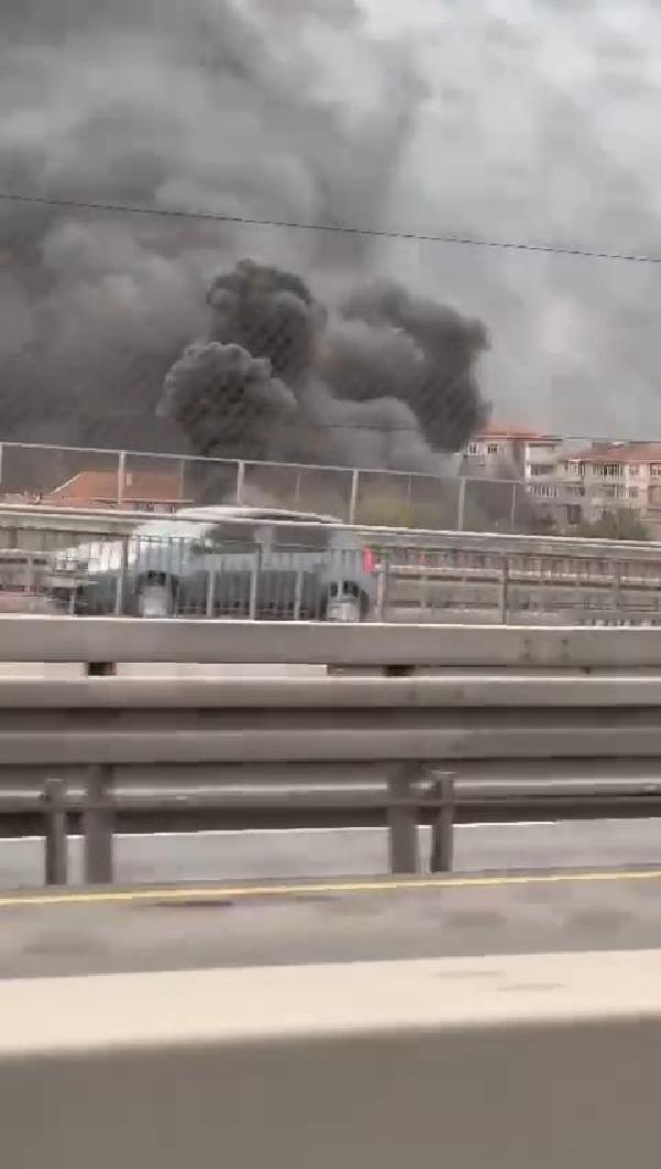 Son dakika... İstanbul'da korkutan yangın! Dumanlar birçok noktadan görülüyor