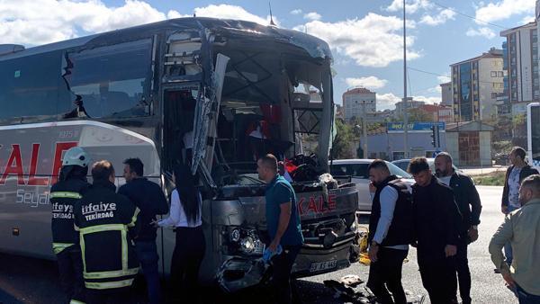 Tekirdağ'da, otobüs TIR'la çarpışt! Şoför sıkıştığı yerden kurtarıldı