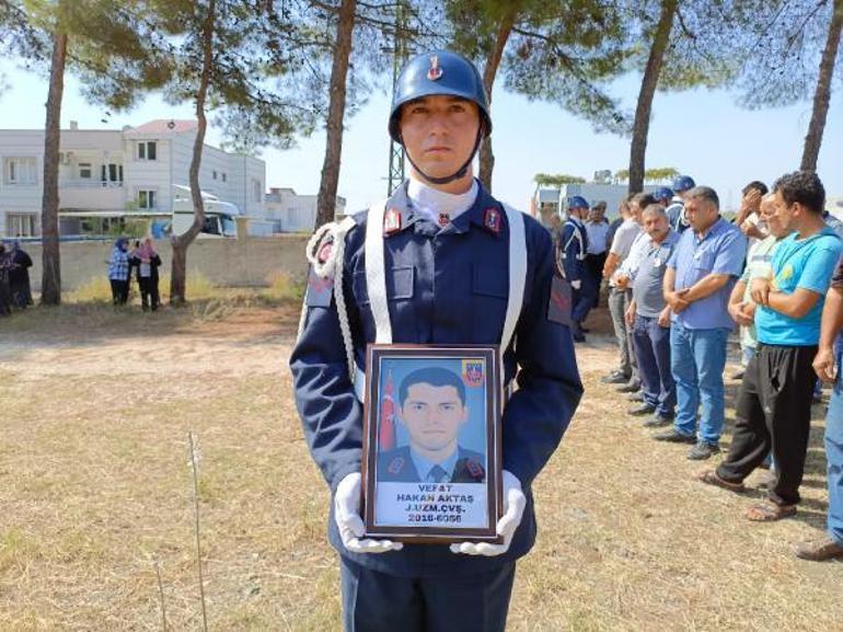 Uzman çavuş kızının gözyaşlarıyla son yolculuğuna uğurlandı!