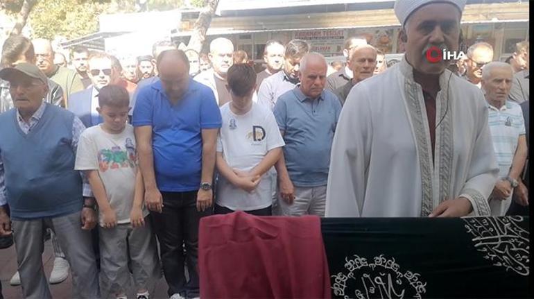 İzmir'de öldürülen öğretim görevlisi son yolculuğuna uğurlandı