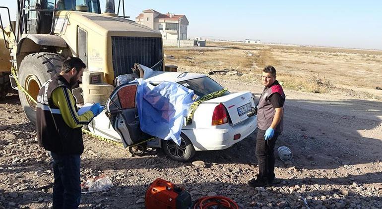 Otomobil iş makinesine çarptı, sürücü feci şekilde can verdi