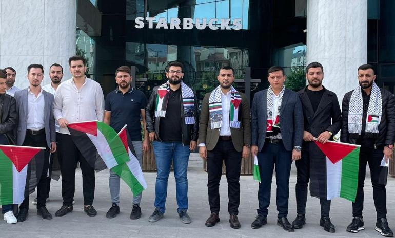 AKP Gençlik Kolları’ndan 81 ilde Starbucks’ta ‘yer kapatma eylemi’