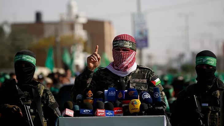 Hamas, Gazze’de sivil hedeflerin vurulması halinde İsrailli esirleri infaz etmekle tehdit etti