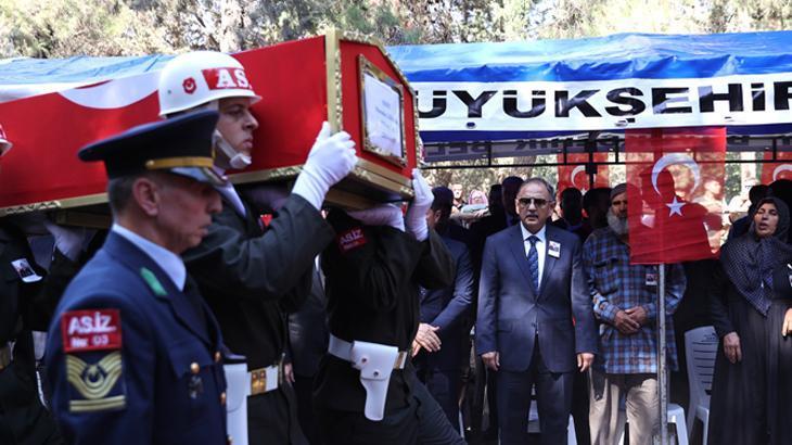 Bakan Özhaseki şehit cenazesine katıldı
