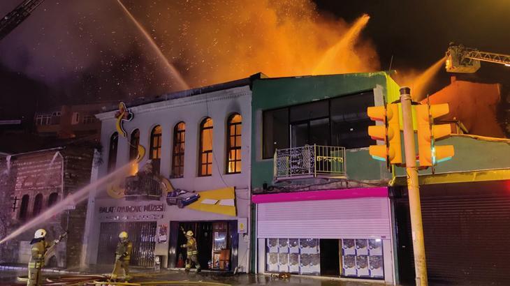 Balat’ta oyuncak müzesinde yangın! Ekipler müdahale ediyor