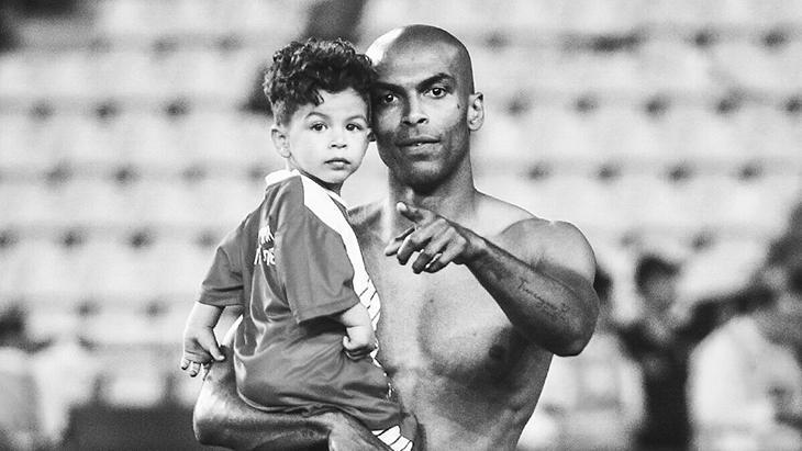 Türk futbolunu sarsan vefat! Antalyasporlu Naldo’nun oğlu Davi hayata gözlerini yumdu