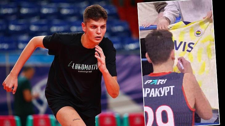 Ebrar Karakurt’a Moskova’da büyük ilgi! Fenerbahçe forması imzaladı