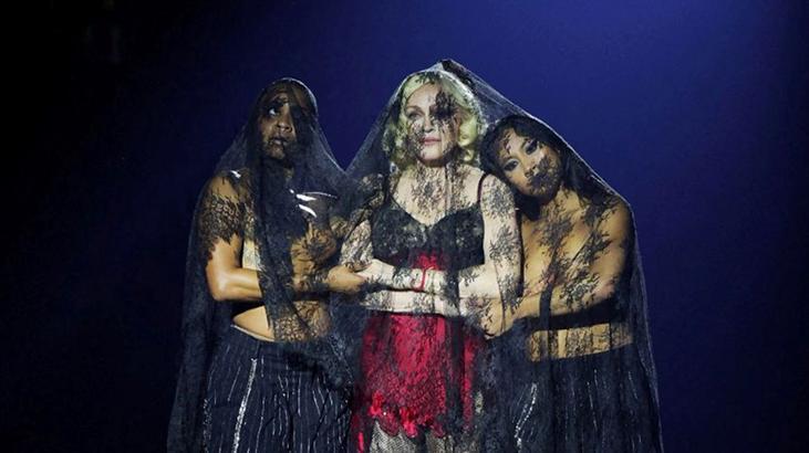 Madonna dünya turnesine sorunlu başladı: 10 milyon TL ceza ödedi!