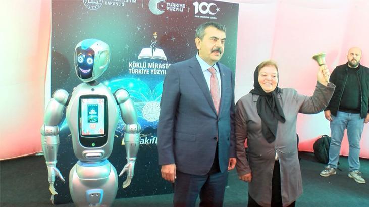 7 bölgeyi dolaşacak! Bakan Tekin gezici TIR’ı ziyaret etti