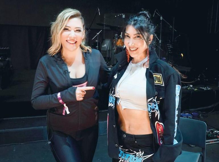 Hande Yener'den Simge Sağın'a gönderme: Başka takımın maçına gitmezdim