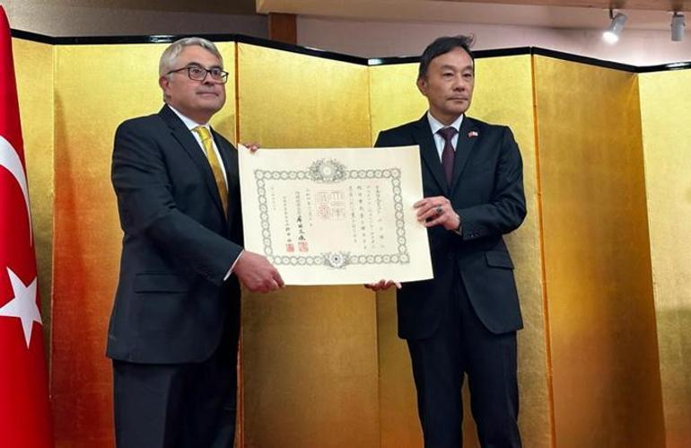 Japonya'dan eski Tokyo Büyükelçisi Meriç'e 'Altın ve Gümüş Yıldız, Yükselen Güneş Nişanı'