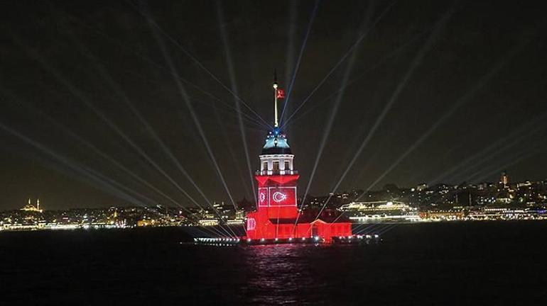 Kız Kulesi Türk bayrağı ile ışıklandırıldı! 'Her yerde güzel'