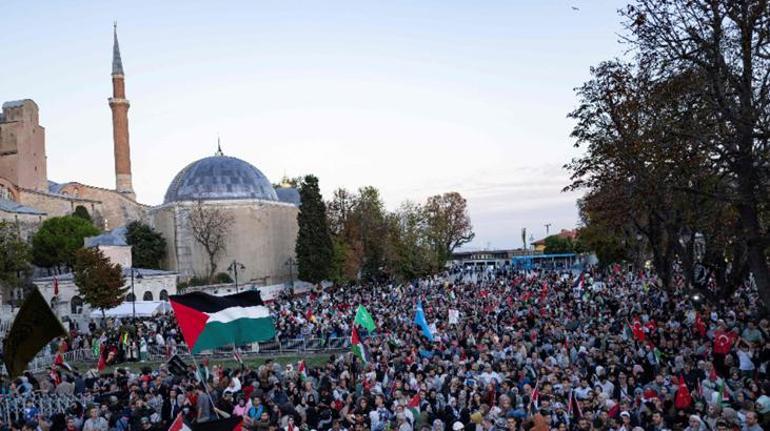 İstanbul'da Filistin’e destek yürüyüşü! Ayasofya'da dua edildi