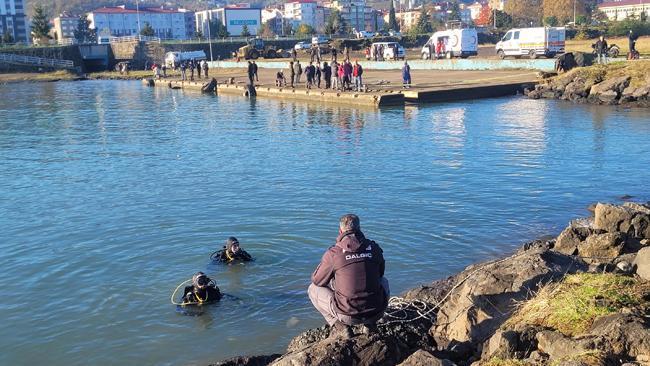 Trabzon'da 2 liseli dalgalara kapılmıştı! Hırka, cep telefonu ve kalem bulundu