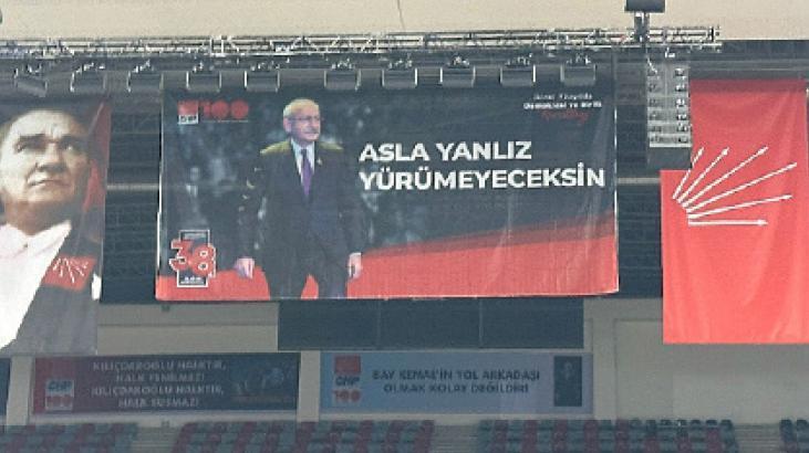 Pankarttaki yazım hatası sosyal medyada gündem oldu