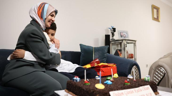 Bakan Göktaş’tan doğum günü sürprizi! Şehit Yüzbaşı Kocaman’ın oğlunu ziyaret etti