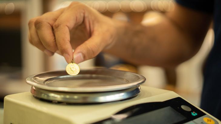 Altın fiyatları için ABD’yi işaret etti! Sert hareketin nedeni belli oldu