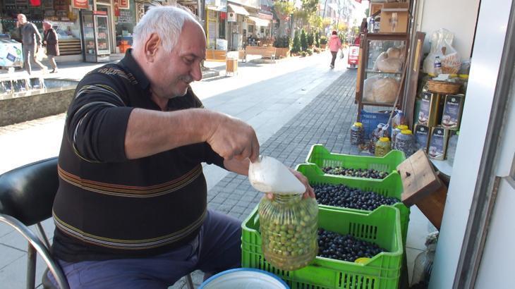 Kırma zeytinler hazırlanıyor