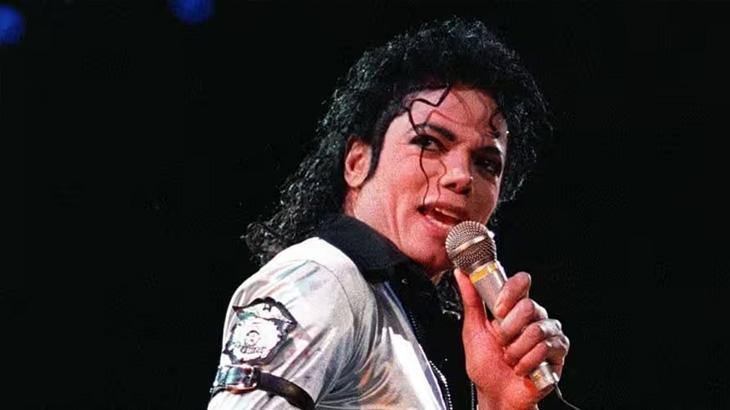 Micheal Jackson’un ceketi rekor fiyata satıldı