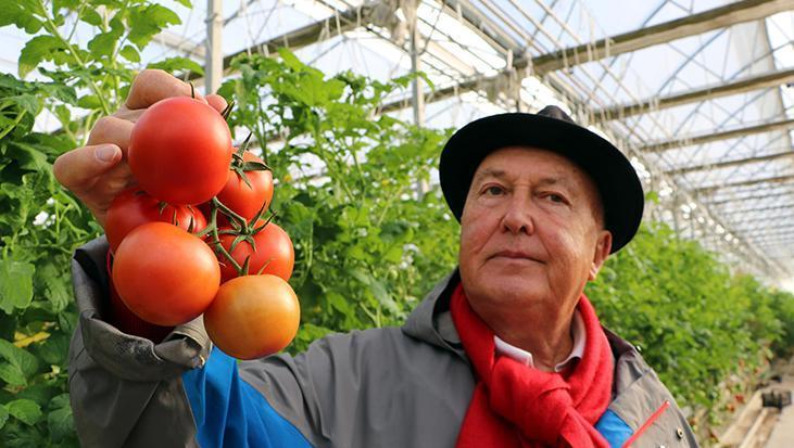 Domatesi göstererek mesaj verdi: Deprem kuşağında olmamız bir nimet