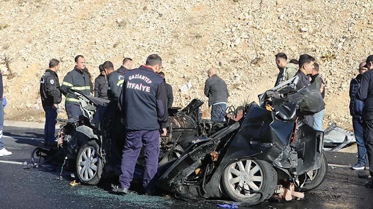 Yol kenarındaki otombile iki araç çarptı: 1 ölü, 6 yaralı