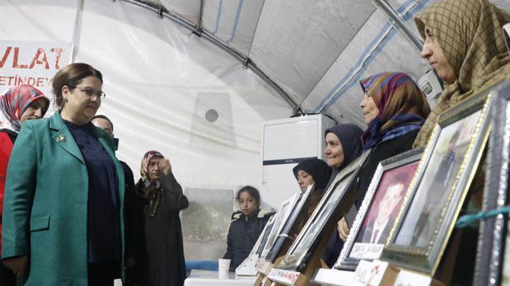 Derya Yanık, Diyarbakır’da evlat nöbetindeki aileleri ziyaret etti