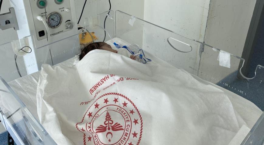 Daha anne karnında depreme yakalanıp, babasını kaybetti! Minik kalbini durdurup ameliyat ettiler