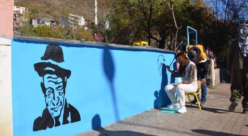 Beytüşşebap’ta öğretmenler sokakları renklendiriyor