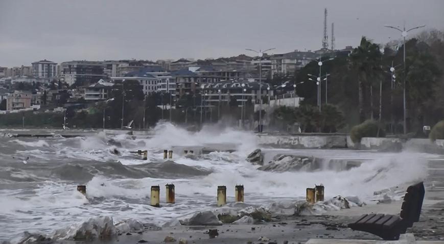 Büyükçekmece’de lodos etkili oluyor! ‘Ürkütücü bir manzara’