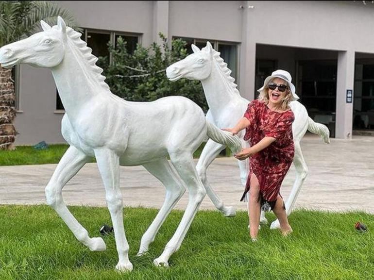 Emel Sayın: Beyaz atı buldum, prensim nerede?