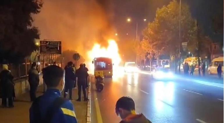 Başakşehir'de seyir halindeki İETT otobüsü alev topuna döndü