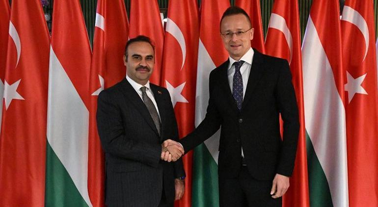 Bakan Kacır, Macaristan Dışişleri ve Ticaret Bakanı ile görüştü