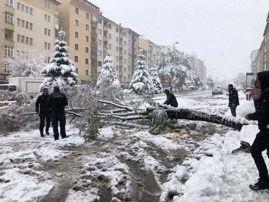 Erzurum'da kar esareti! Hayat durma noktasına geldi