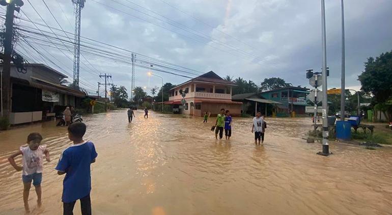 Tayland’ı sel vurdu! 20 bin ev etkilendi