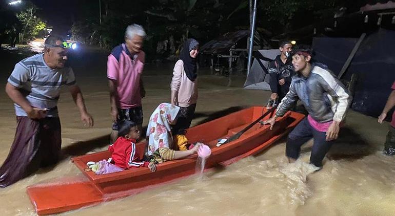 Tayland’ı sel vurdu! 20 bin ev etkilendi