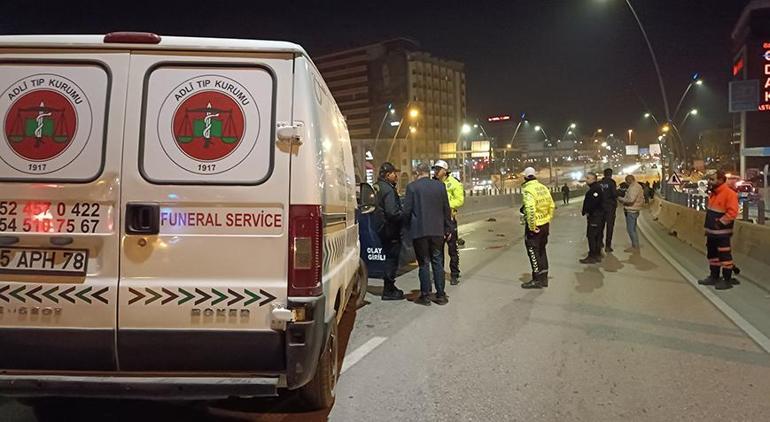 Üst geçitte cip ile motosiklet çarpıştı: 2 kişi yaşamını yitirdi