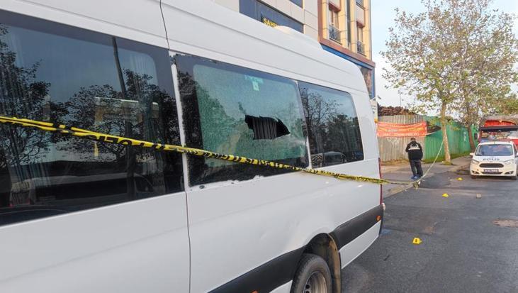 İstanbul’da seyir halindeki araçtan kalaşnikoflu saldırı! Yaralılar var