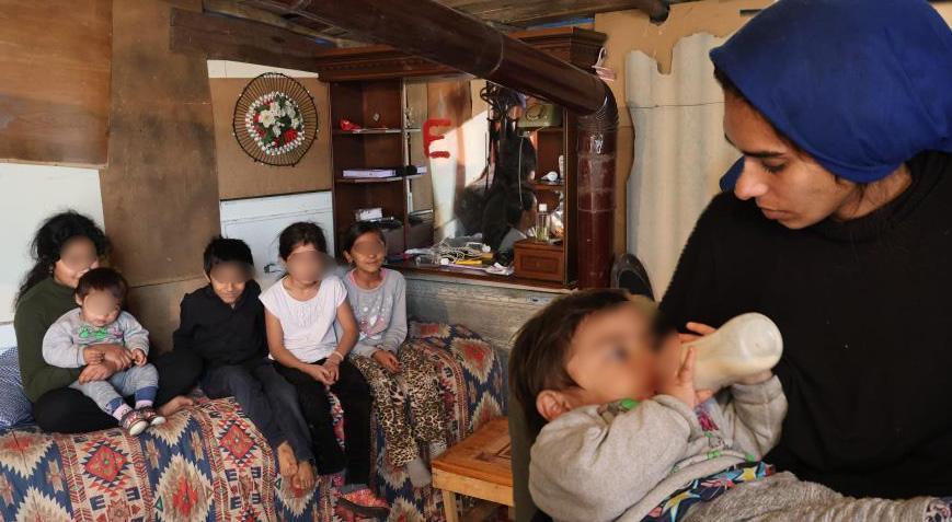 Eşi terk etti, kumasının 6 çocuğuna sahip çıktı! Bir kadının tek göz barakada hayat mücadelesi