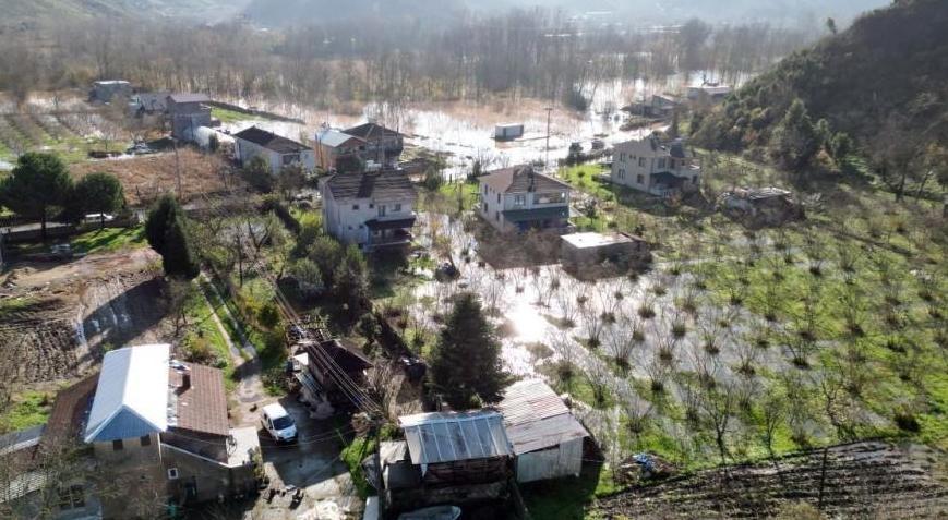 Sakarya Nehri taştı, her yer sular altında kaldı
