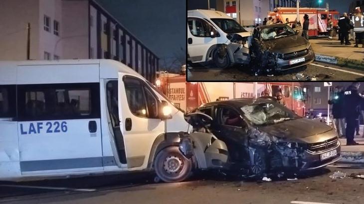 Pendik’te feci kaza! Servis minibüsü otomobile çarptı: 5 yaralı